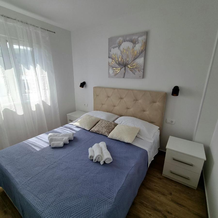Apartments Happiness Трогир Екстериор снимка