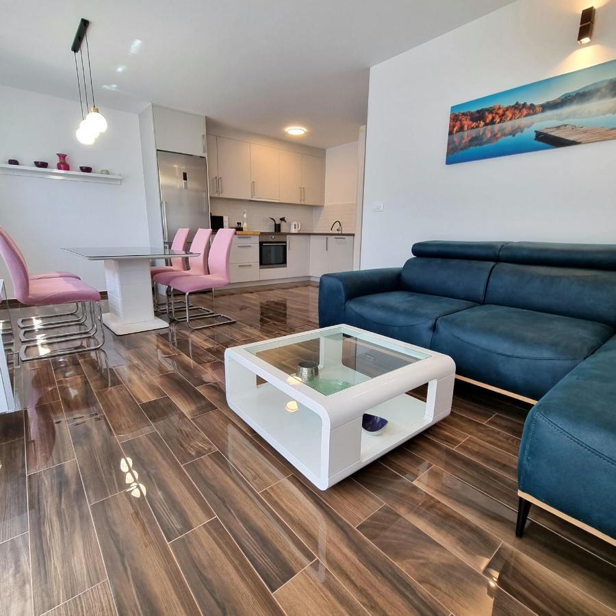 Apartments Happiness Трогир Екстериор снимка