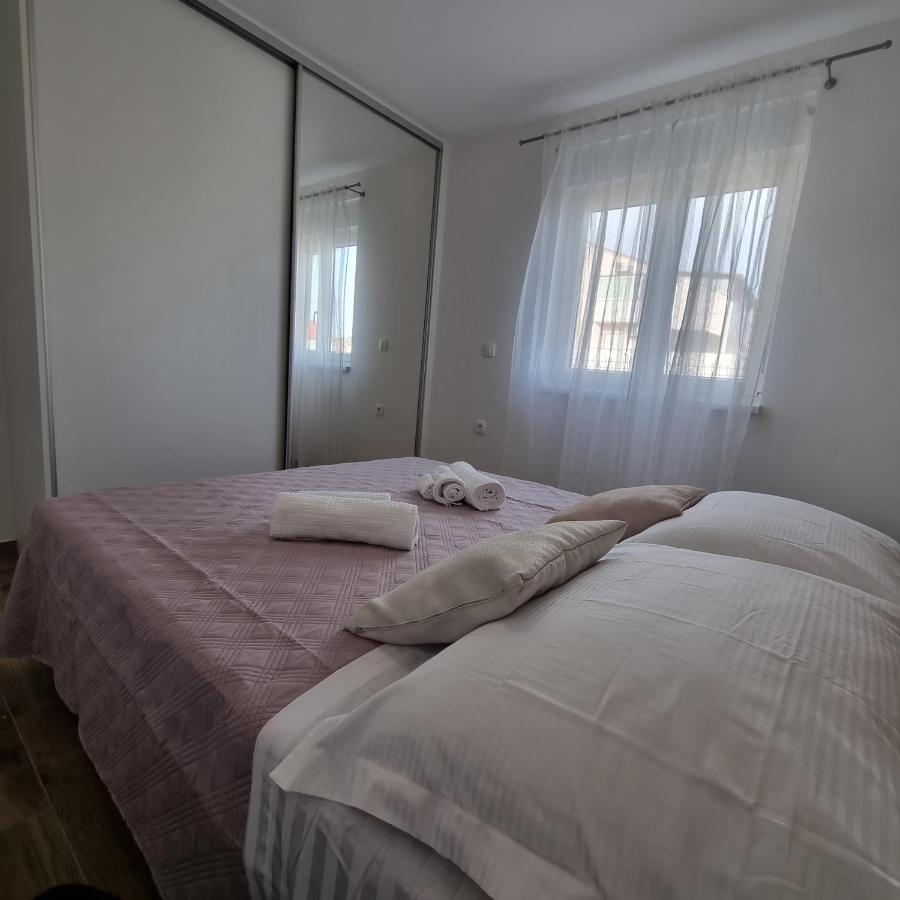 Apartments Happiness Трогир Екстериор снимка