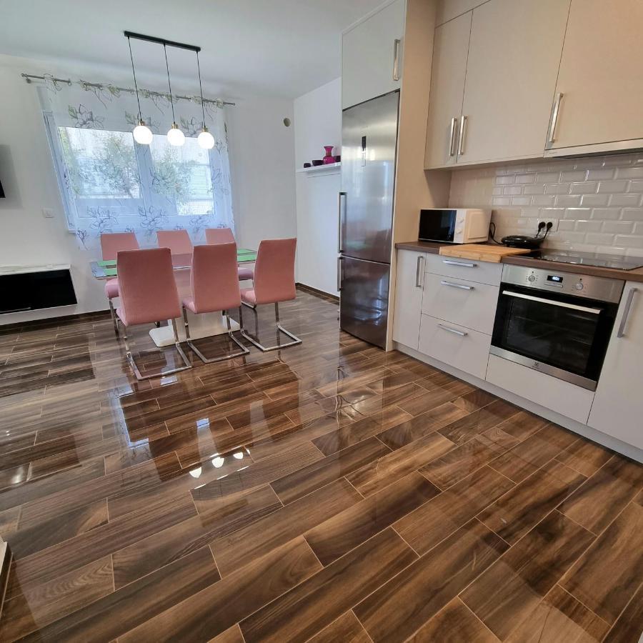 Apartments Happiness Трогир Екстериор снимка