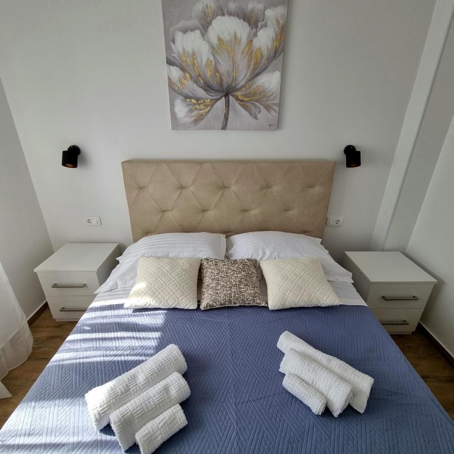 Apartments Happiness Трогир Екстериор снимка
