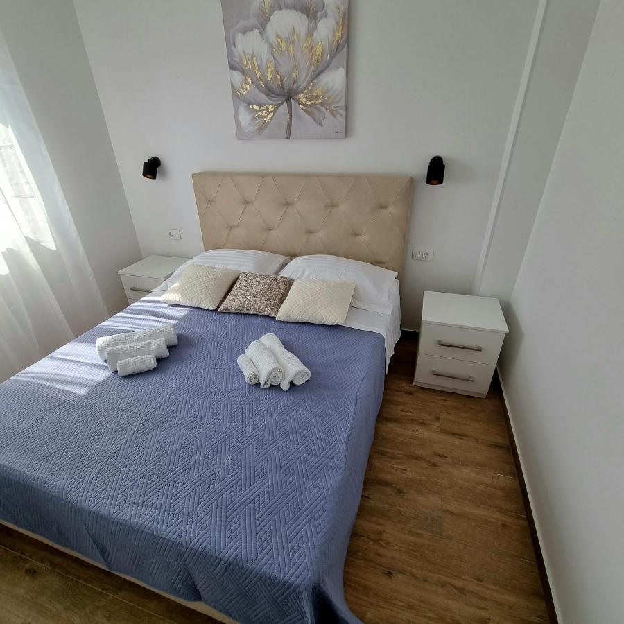 Apartments Happiness Трогир Екстериор снимка