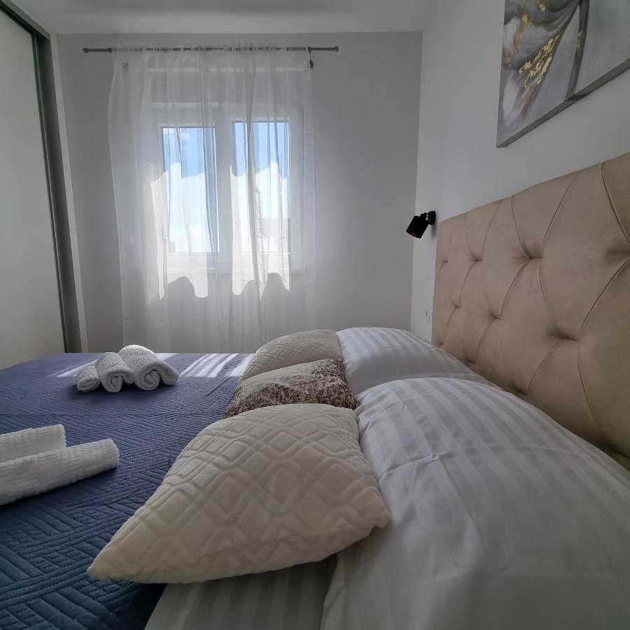 Apartments Happiness Трогир Екстериор снимка