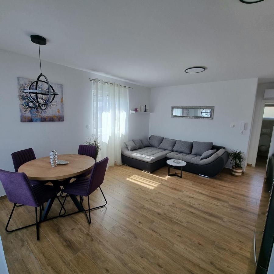Apartments Happiness Трогир Екстериор снимка