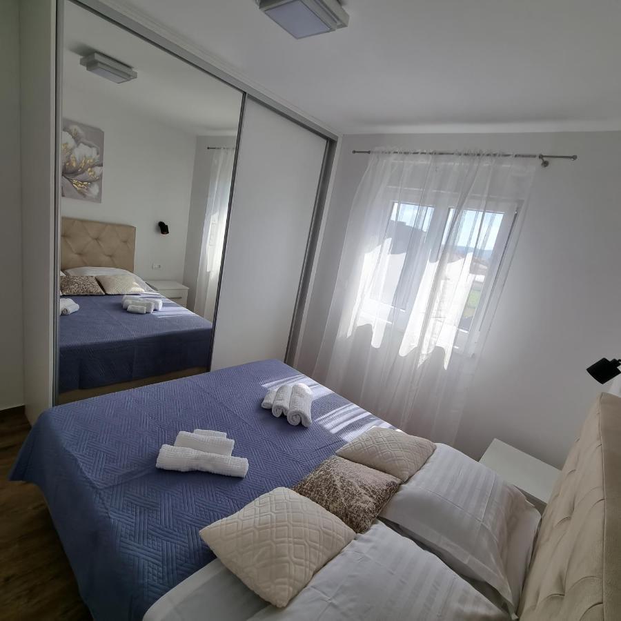 Apartments Happiness Трогир Екстериор снимка