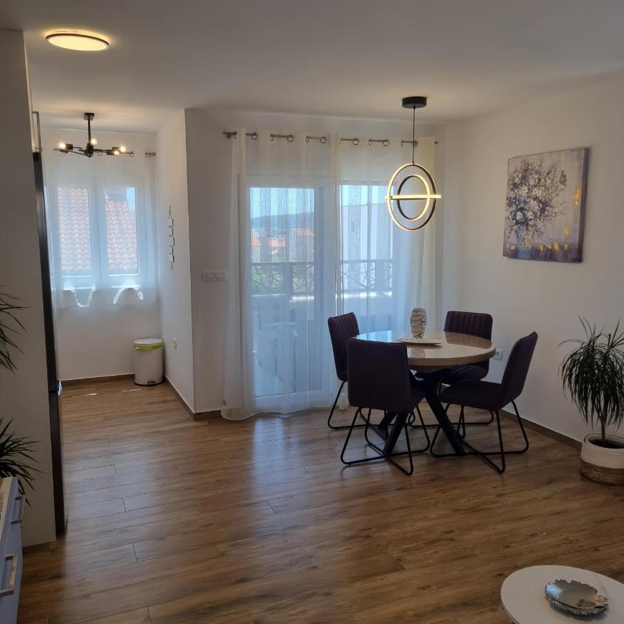 Apartments Happiness Трогир Екстериор снимка