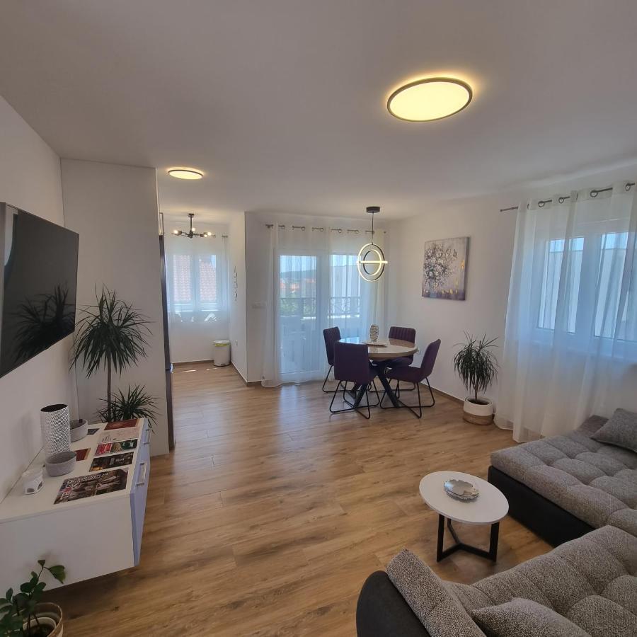 Apartments Happiness Трогир Екстериор снимка