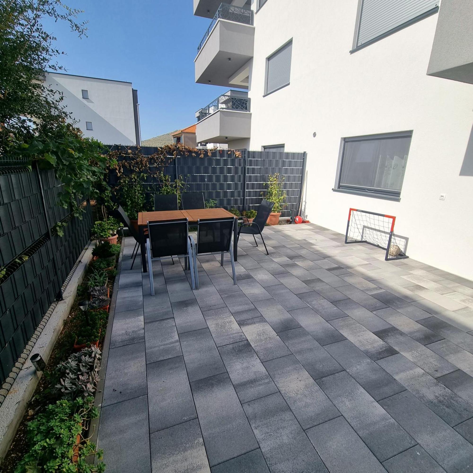 Apartments Happiness Трогир Екстериор снимка